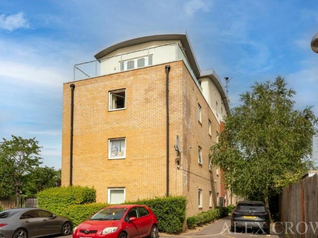 Flat for rent in Seven Kings, Greater London