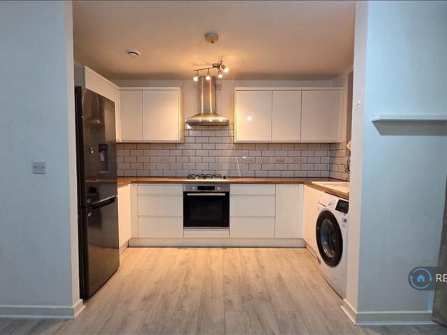 Flat for rent in Worcester Park Estate, Monks Orchard