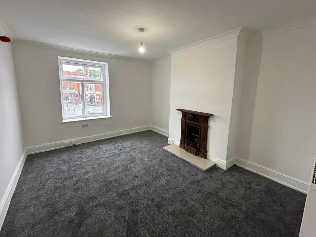 Flat for rent in Werneth, Pendock