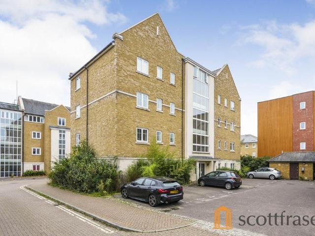 Flat for rent in Cowley Marsh, The Slade