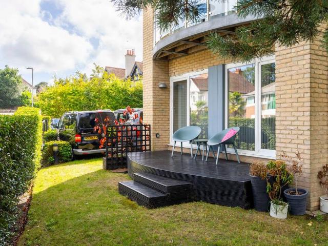Flat for rent in Penn Hill, Poole