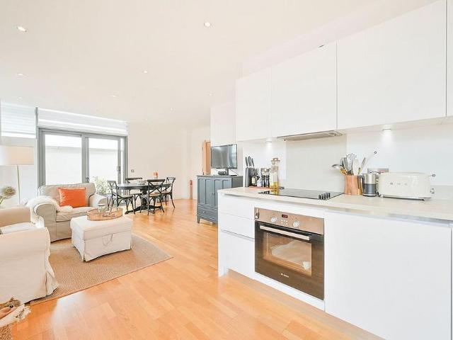 Apartment for rent in West Kensington, Greater London