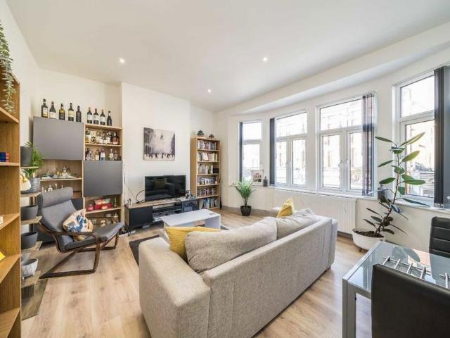 Apartment for rent in Furzedown, Greater London