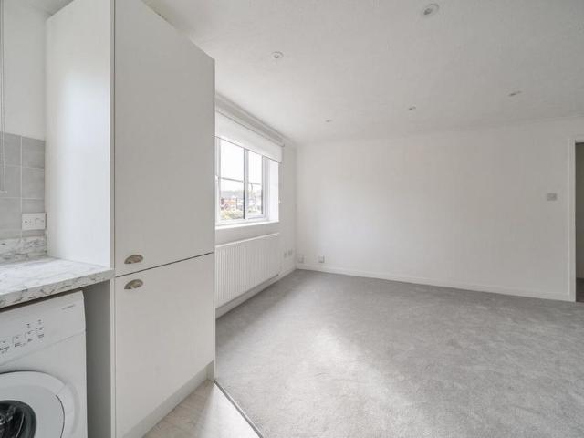 Apartment for rent in Zebon Copse, Hart
