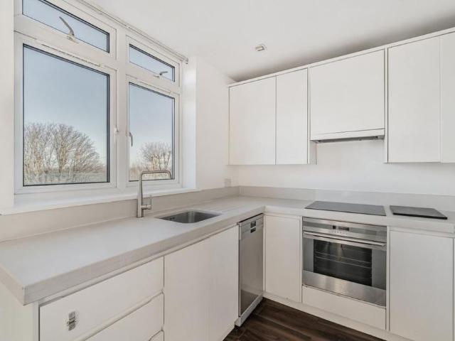 Apartment for rent in London Borough of Hounslow, Cat Hill