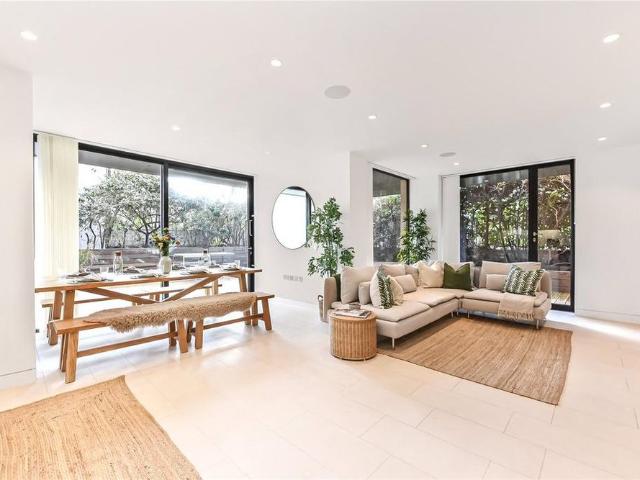 Apartment for rent in Chalk Farm, Greater London