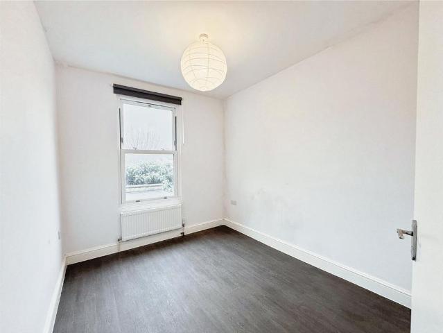 Apartment for rent in Hale End, Greater London