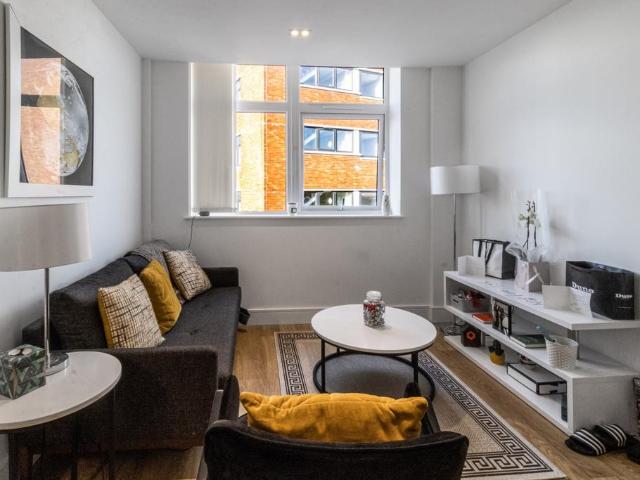 Flat for rent in Farley Hill, Spring Park