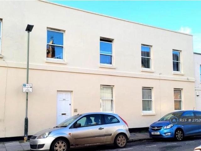Flat for rent in Golden Valley, Gloucestershire