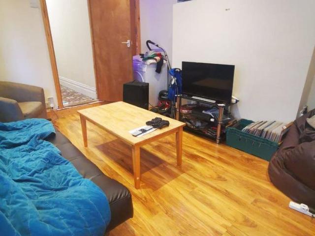 Apartment for rent in Nangreaves, Wales