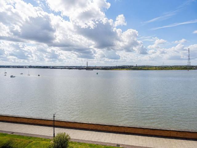 Flat for rent in Grays, Essex