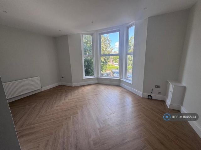 Flat for rent in Claughton, Oxton