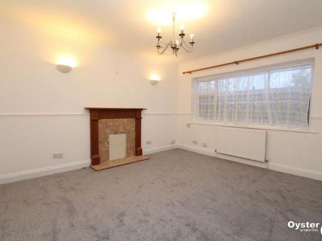 Apartment for rent in Little Stanmore, Greater London