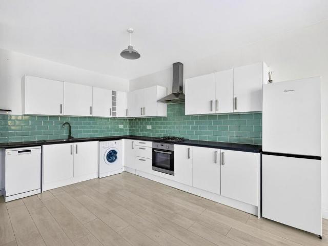 Flat for rent in London Borough of Richmond upon Thames, Greater London
