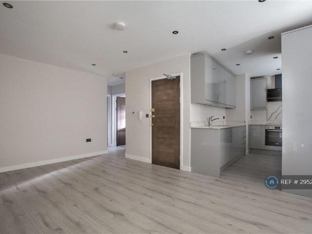 Flat for rent in Church End, Greater London