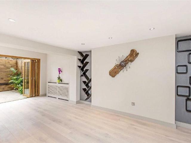Apartment for rent in Earl's Court, Greater London