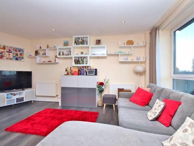 Flat for rent in Silvertown, Greater London