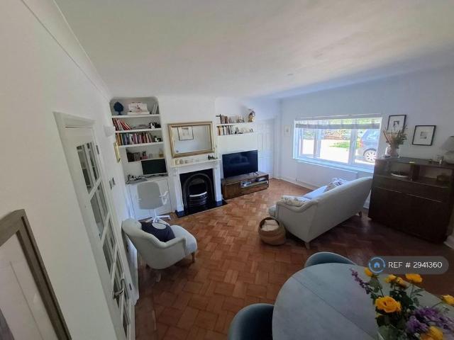 Apartment for rent in Ickenham, Greater London