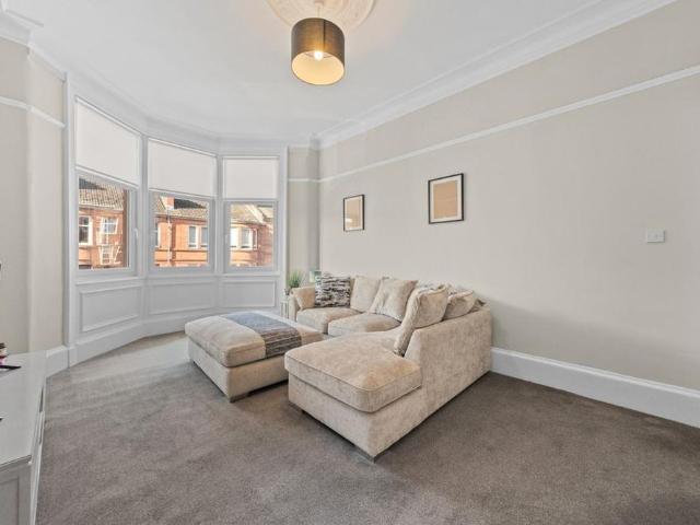 Apartment for rent in Shawmoss, Shawlands