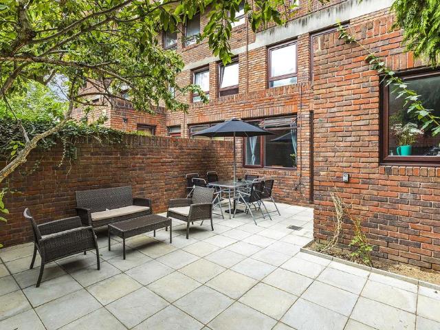 Flat for rent in Brook Green, Greater London