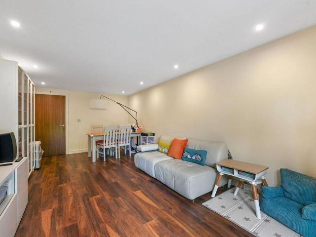 Apartment for rent in Whetstone, Greater London