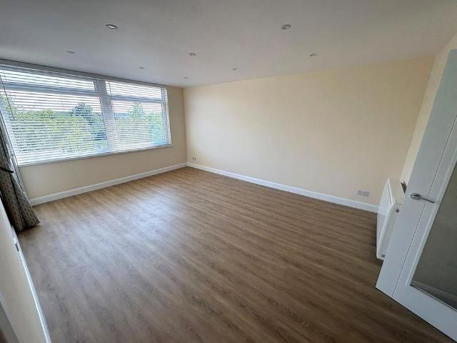 Apartment for rent in Sydenham, Green Close