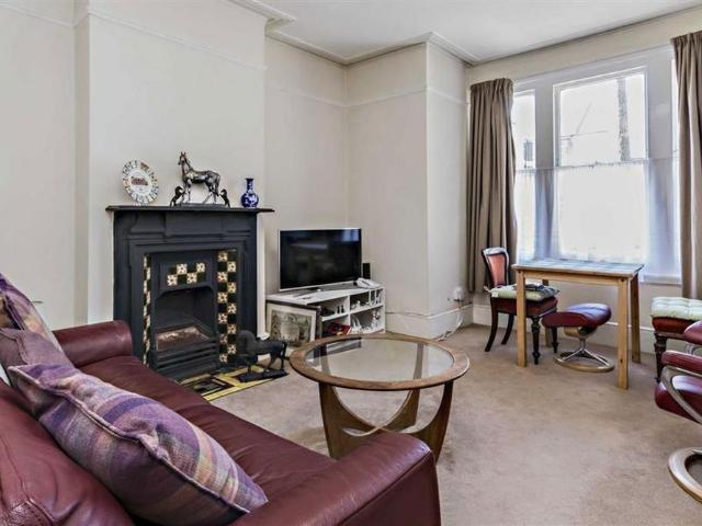 Apartment for rent in Mortlake, Greater London
