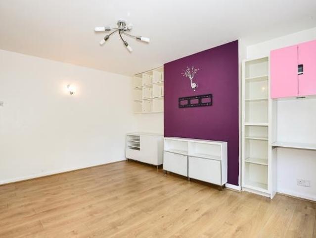 Apartment for rent in Hatch End, Greater London