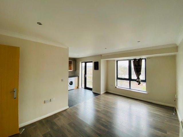Flat for rent in Preston, Greater London