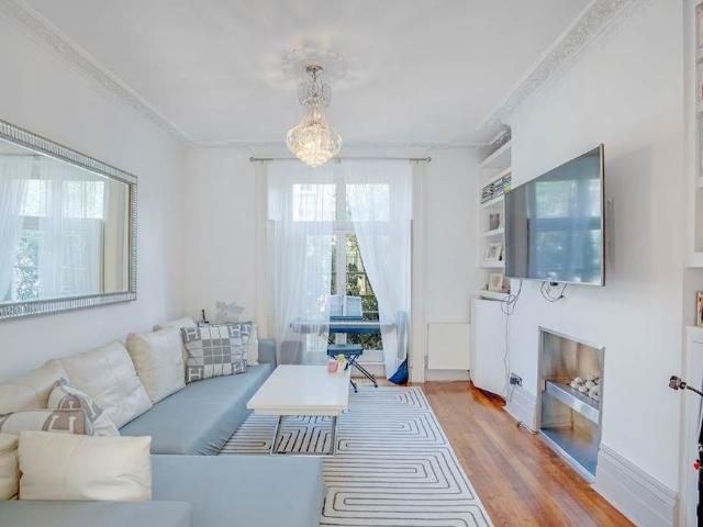 Apartment for rent in Brompton, Greater London