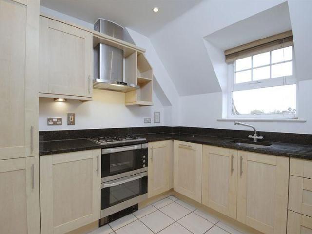 Apartment for rent in Elmbridge, Surrey