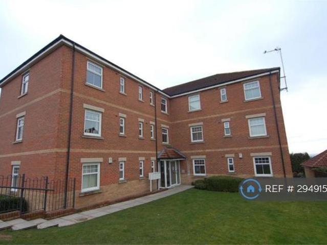 Flat for rent in Jump, South Yorkshire