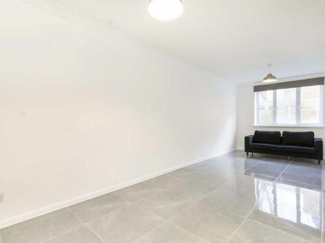 Apartment for rent in London Borough of Ealing, Hanwell