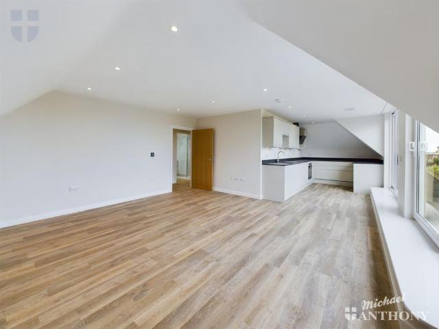 Apartment for rent in Weston Turville, Stoke Mandeville
