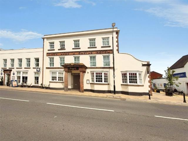 Flat for rent in Abbey End, Green Close