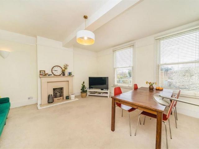 Apartment for rent in Strawberry Hill, Greater London