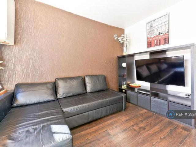 Apartment for rent in Loxford, Seven Kings