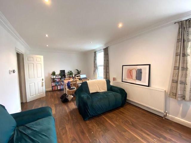 Apartment for rent in London Borough of Merton, South Wimbledon