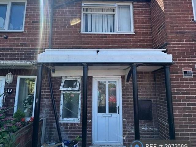 Flat for rent in Carleton, West Yorkshire