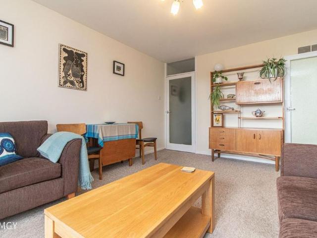 Apartment for rent in The Knap, Barry