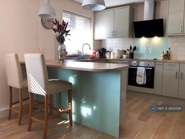 Flat for rent in London Borough of Croydon, Forestdale