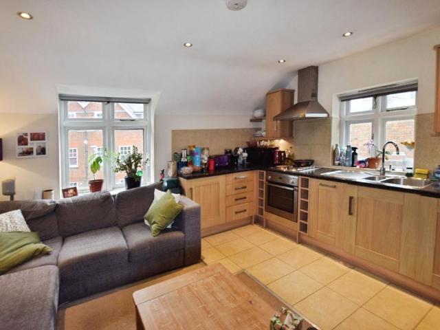 Apartment for rent in Hatching Green, Five Acres