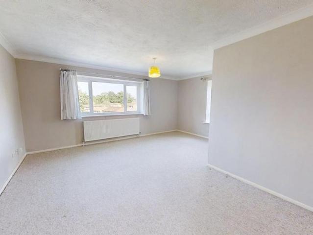 Apartment for rent in Perryfields, West Sussex