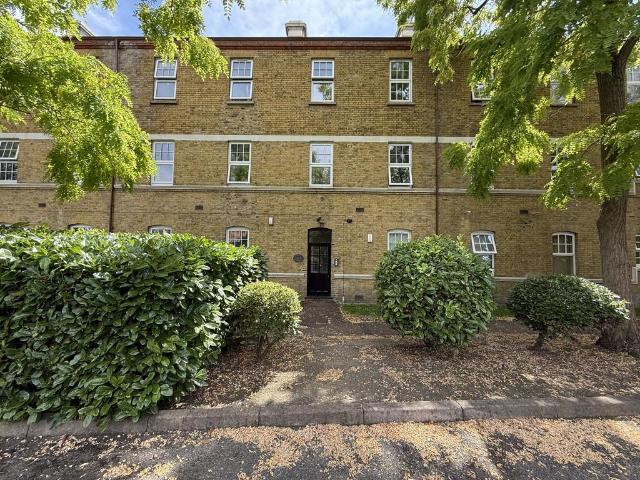 Flat for rent in London Borough of Lewisham, Greater London