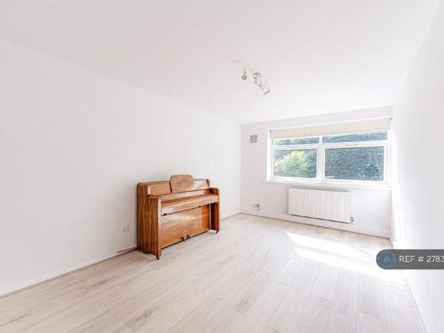 Apartment for rent in Crouch End, Isle Of Man