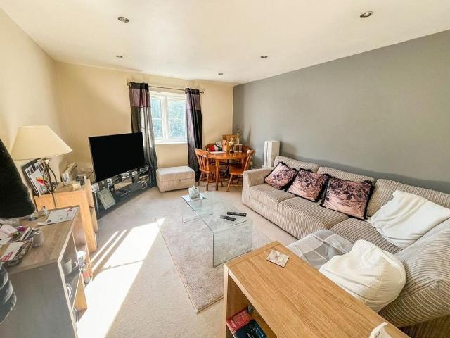 Apartment for rent in Overslade, New Bilton