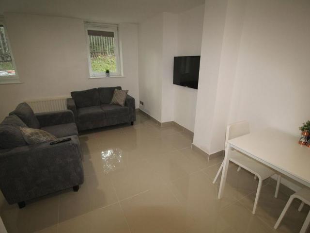 Apartment for rent in Woodhouse, West Yorkshire