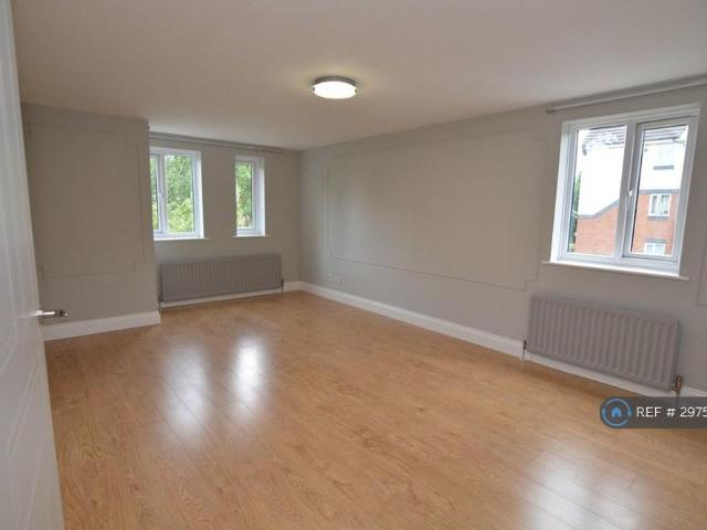 Apartment for rent in Blackhills, Surrey