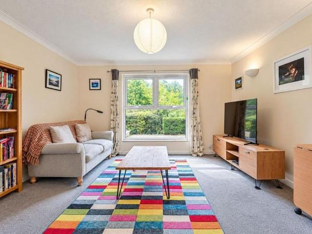 Apartment for rent in Holloway Hill, Fole