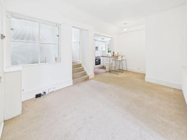 Apartment for rent in Caterham, Tandridge